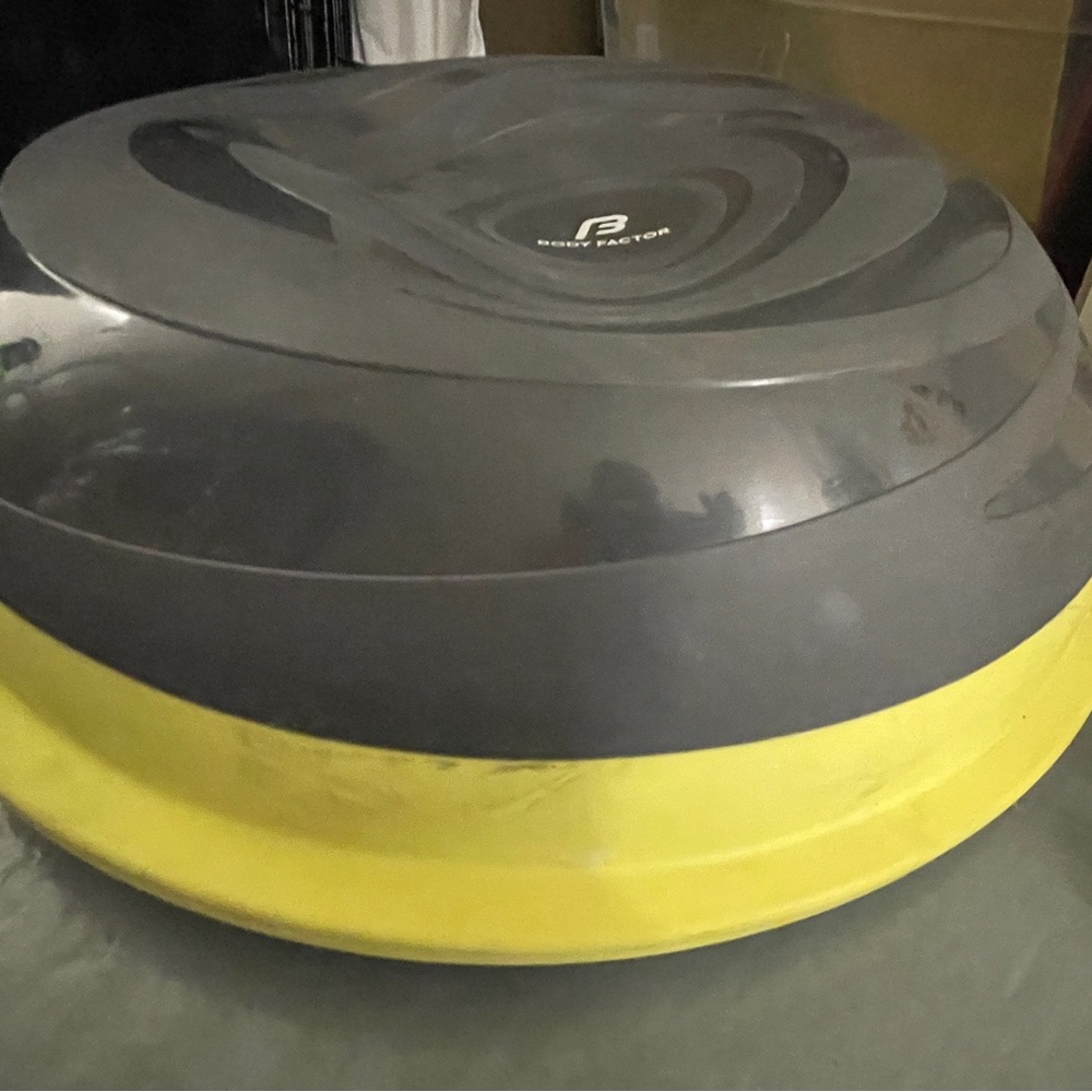 Excursive balance half ball like new